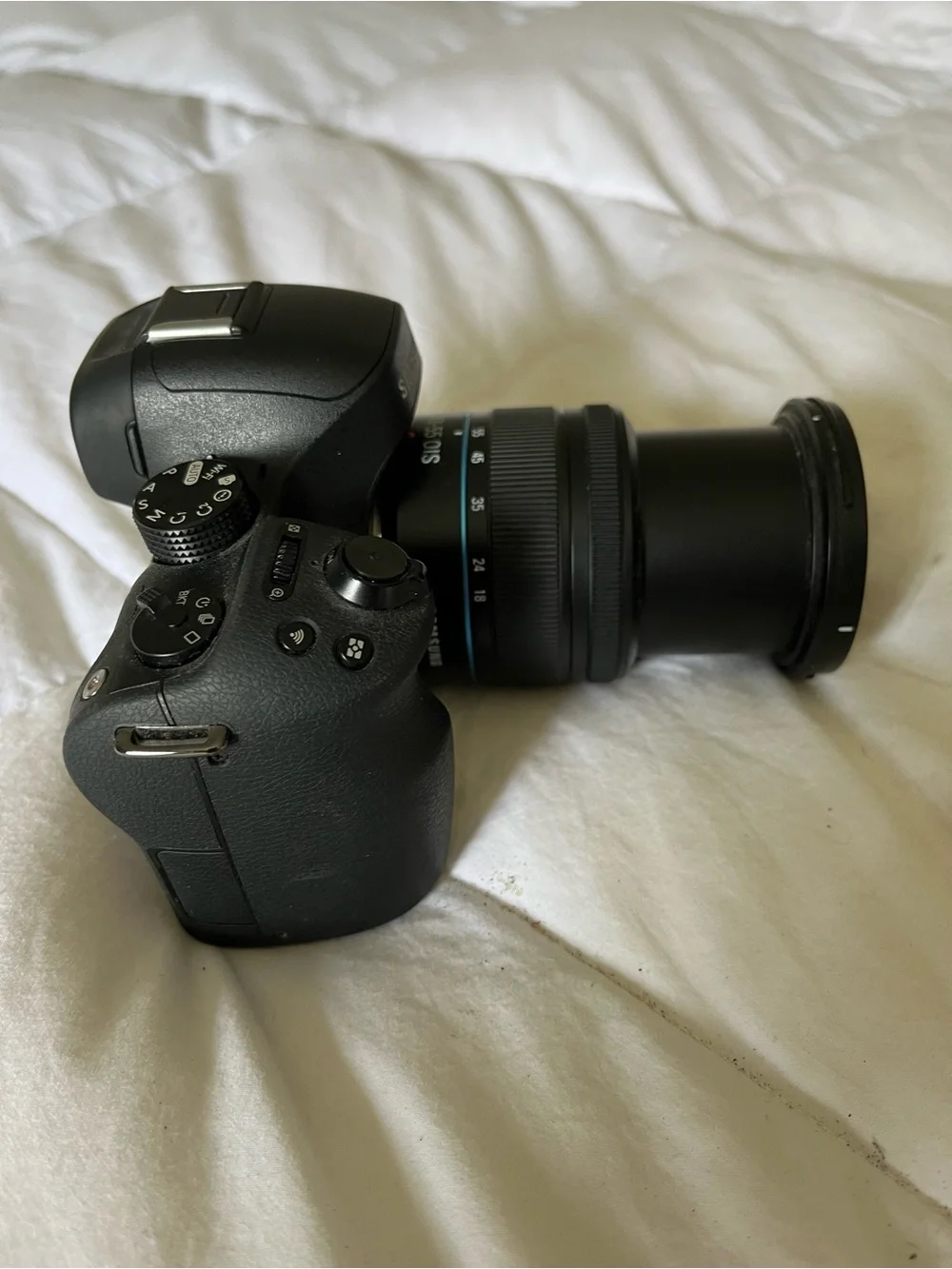 Samsung Galaxy NX30 and Mirrorless Camera with Black Zoom Lens
